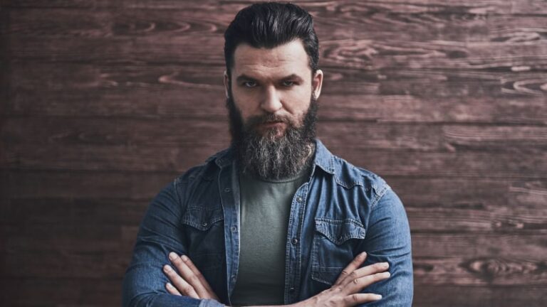 Jak dbać o brodę i wąsy? Pielęgnacja zarostu