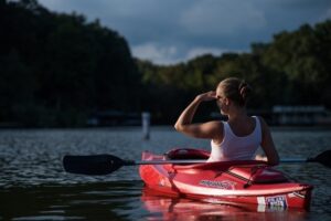 Kajakarstwo - czym jest? Na czym dokładnie polega?