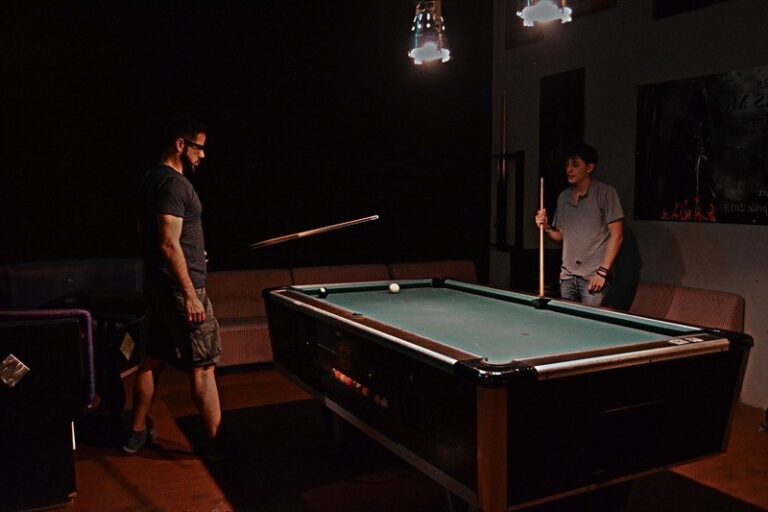 Karambol‎ - czym jest i na czym polega?