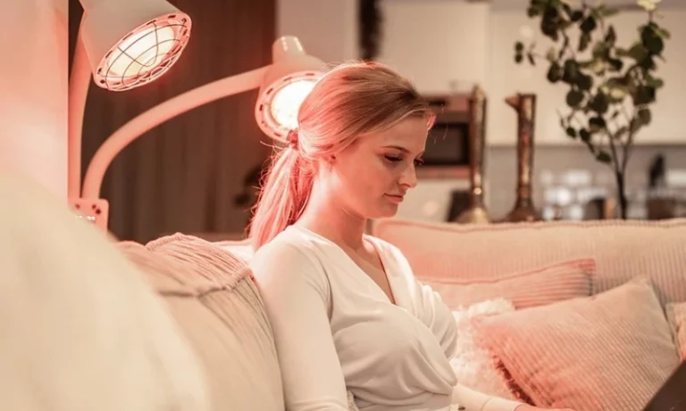 Infrarood licht tegen rugpijn: een warm hulpmiddel bij fysieke klachten